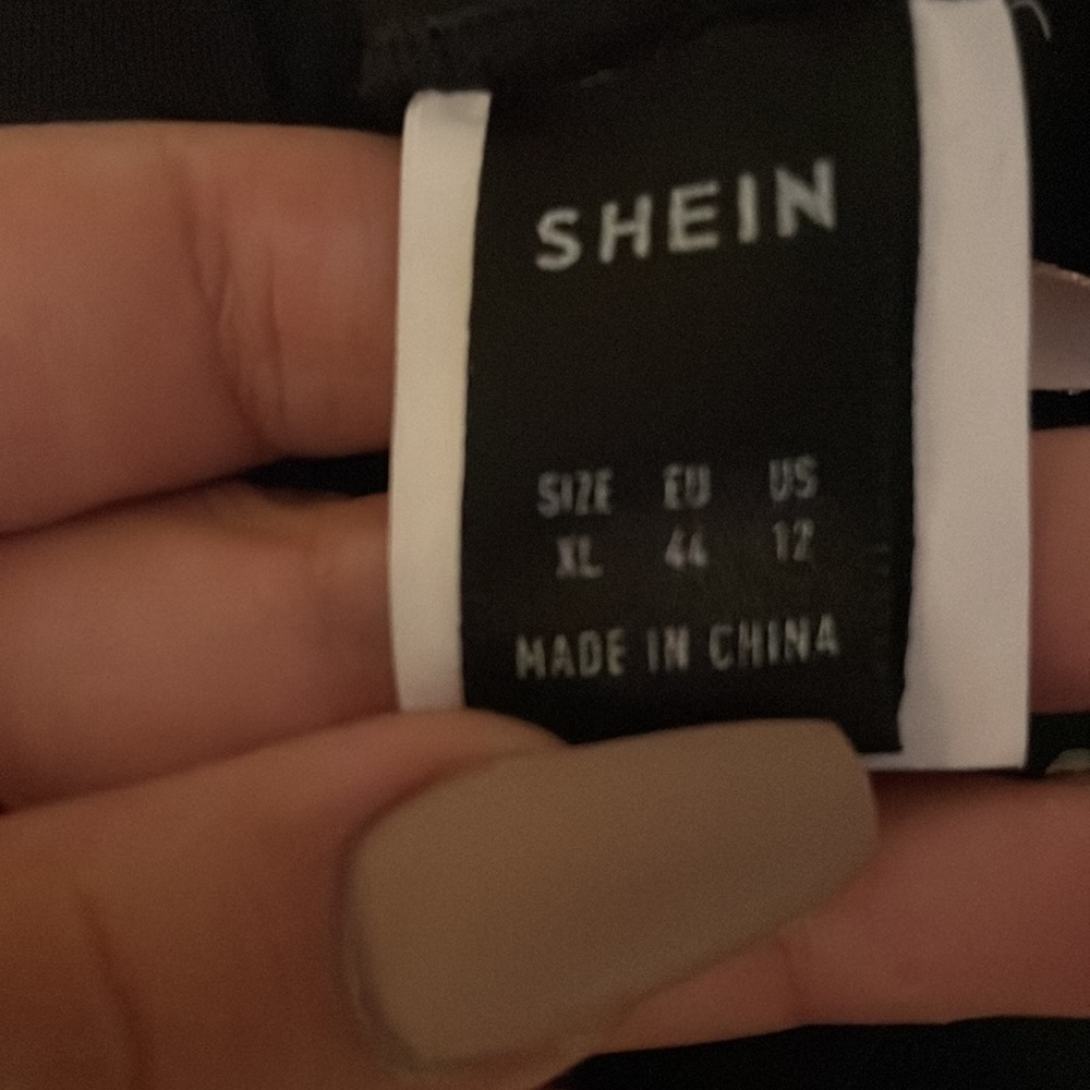 I am selling this because it doesn’t fit me no more and not my style. - Picture 4 of 4